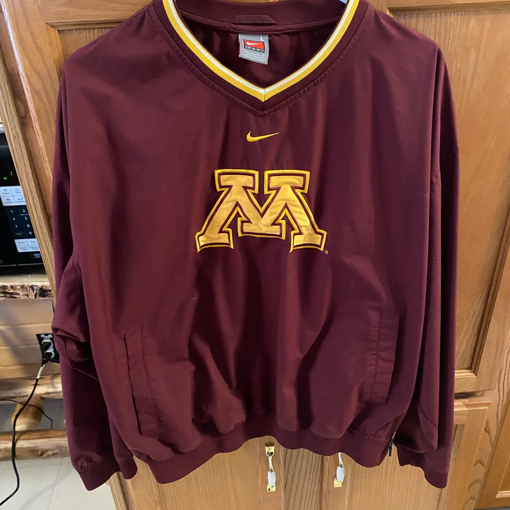 MN Gopher Nike Maroon V-Neck.